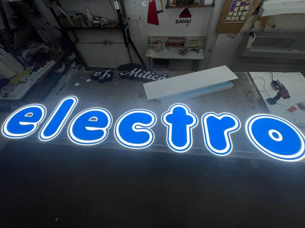 Litere Volumetrice Luminoase